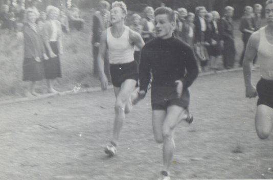 00-19550912001-Manttari-Turpeinen-Korpela-100m-KyminYkMestaruus-A001H